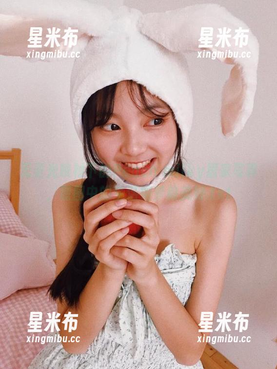 无圣光映衬下的Peach milky居家写真，原图中的生活如梦般美好.txt